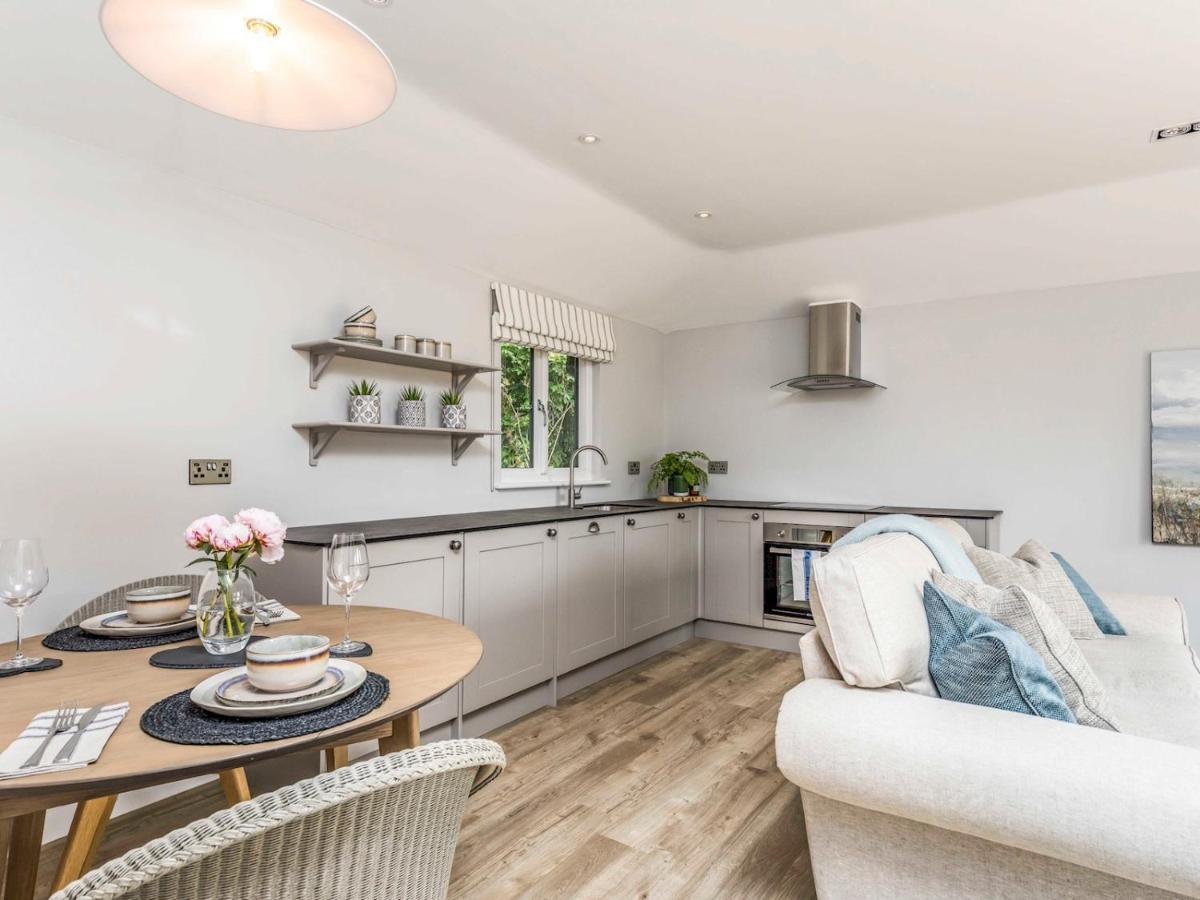 Pass The Keys Delightful 1 Bed Lodge In South Downs Village Чичестър Екстериор снимка